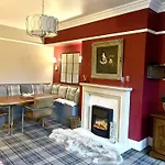 Seaside-Scarborough-Wifi-Parking-Petsok-Sleeps-7 8