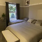 Seaside-Scarborough-Wifi-Parking-Petsok-Sleeps-7 8