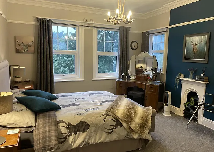 Seaside-Scarborough-Wifi-Parking-Petsok-Sleeps-7 8