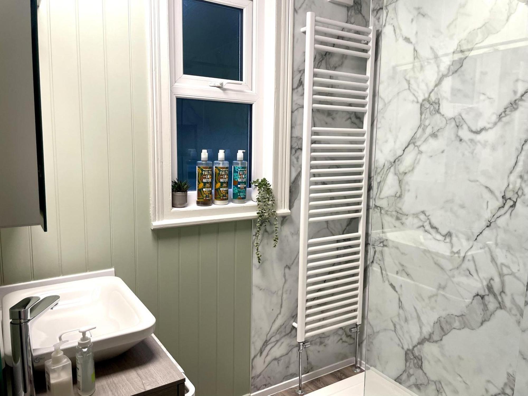Seaside-scarborough-wifi-parking-petsok-sleeps-7 8 Scarborough