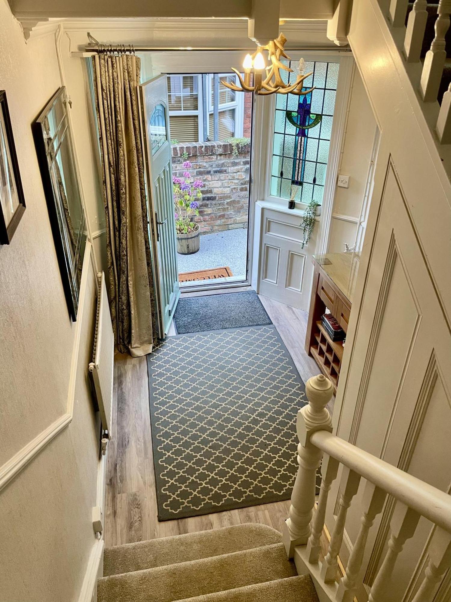 Holiday home Seaside-scarborough-wifi-parking-petsok-sleeps-7 8 *